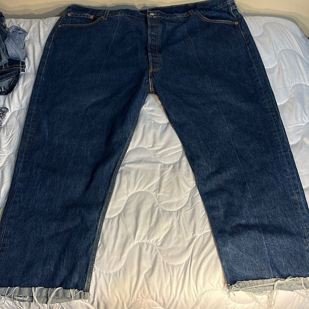 Levi’s 501 Waist: 52, Inseam: 25 inches